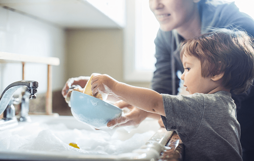 نظافت کودکان - شستن ظروف