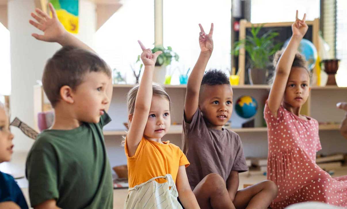 ترفندهای آموزش مسئولیت پذیری به کودکان در خانه متناسب با سن کودک همراه با مثال واقعی